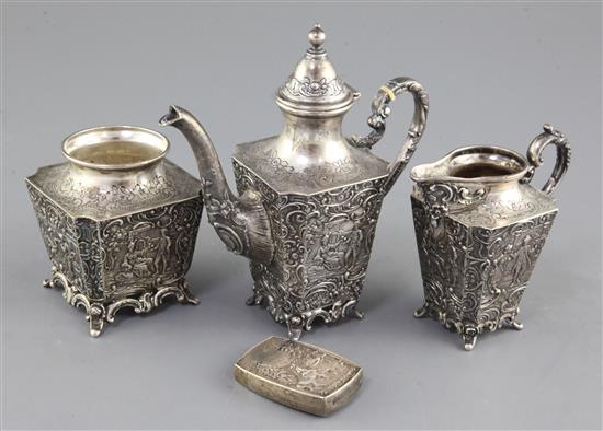 A matched late 19th/early 20th century German Hanau silver three piece tee set, gross 22.5 oz.